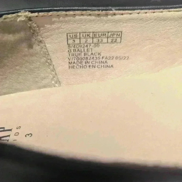 GAP Kids Faux Leather Ballet Flats | size 3 like new - Picture 4 of 4